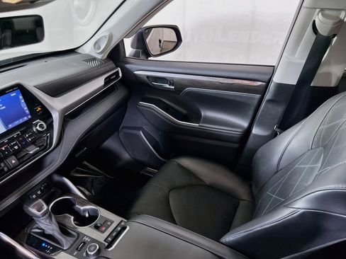 Used 2021 Toyota Highlander Platinum AWD/4WD image 24
