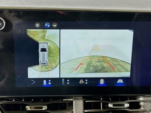 Certified 2025 Chevrolet Equinox LT w/ Convenience Package II image 12