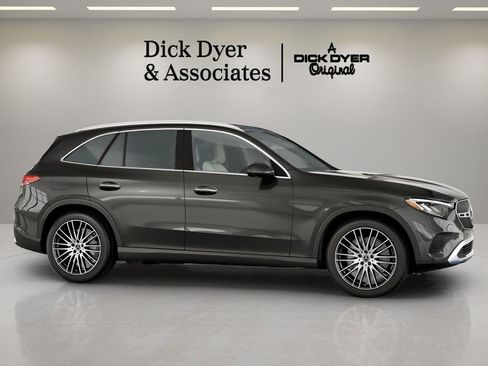 Used 2026 Mercedes-Benz GLC 300 image 3