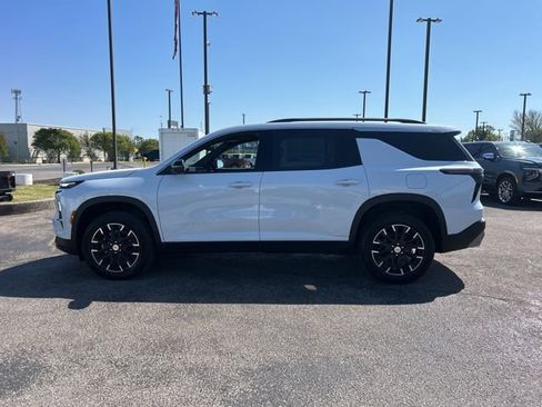 New 2026 Chevrolet Traverse LT w/ Sun and Wheel Package FWD image 6