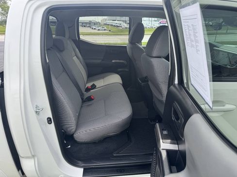 Used 2022 Toyota Tacoma SR5 AWD/4WD image 13