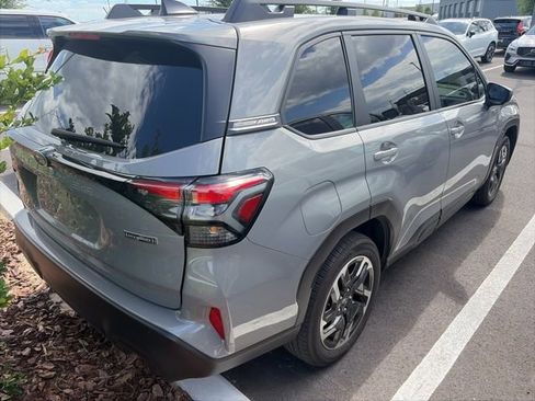 Used 2025 Subaru Forester Premium AWD/4WD image 3