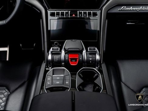 Used 2024 Lamborghini Urus S image 41