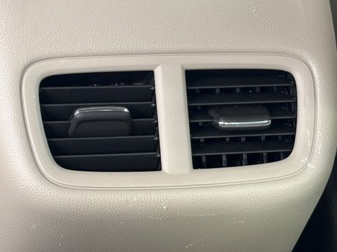Used 2019 Buick Regal Essence w/ Driver Confidence Package I FWD image 14