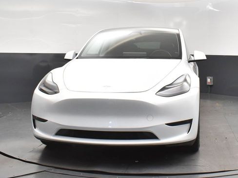 Used 2025 Tesla Model Y Long Range image 10