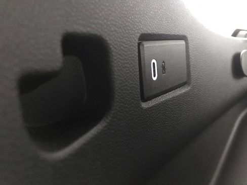 Used 2024 Chevrolet Tahoe High Country image 23