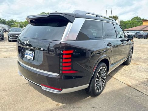 Used 2026 Hyundai Palisade Calligraphy FWD image 11
