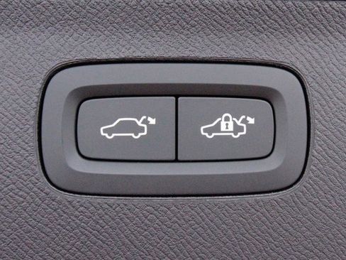 Certified 2025 Volvo XC90 B6 Plus w/ Protection Package Premier image 47