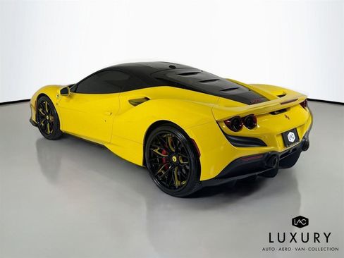 Used 2022 Ferrari F8 Tributo image 8