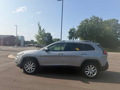 Used 2016 Jeep Cherokee Limited w/ Safetytec Group AWD/4WD image 2
