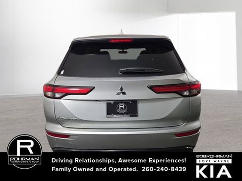 Used 2022 Mitsubishi Outlander SE image 8