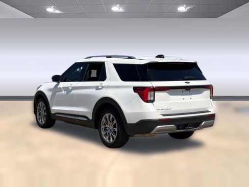 Certified 2025 Ford Explorer Platinum RWD image 3