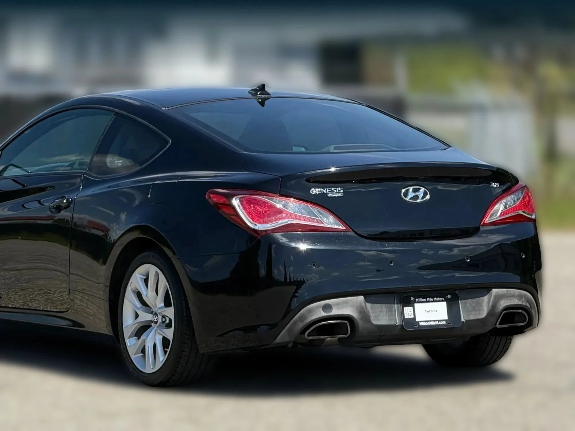 Used 2013 Hyundai Genesis 3.8 RWD image 16