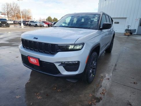 New 2025 Jeep Grand Cherokee Limited image 3