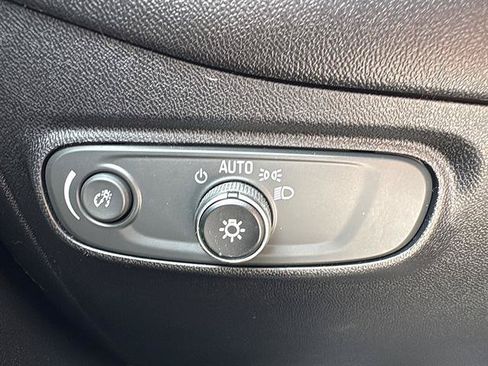 Used 2018 Chevrolet Equinox LT FWD image 25