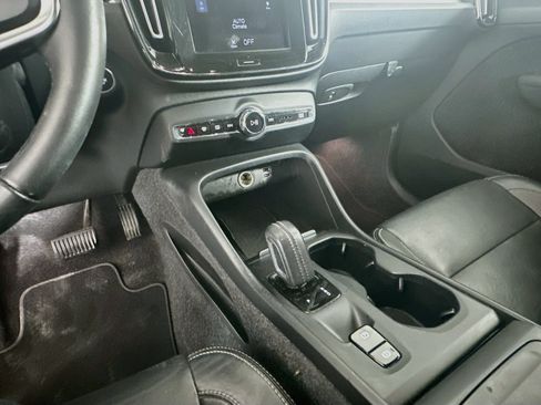 Used 2020 Volvo XC40 T4 Momentum FWD image 23