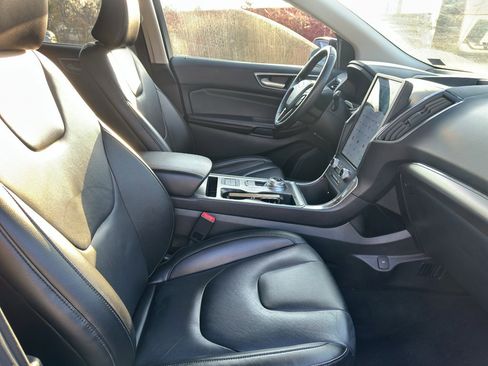 Used 2022 Ford Edge Titanium image 10