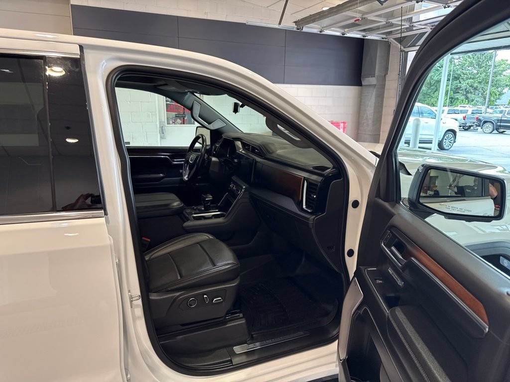 Used 2024 GMC Sierra 1500 Denali w/ Technology Package AWD/4WD image 12