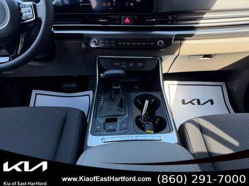 New 2026 Kia Carnival LX FWD image 25