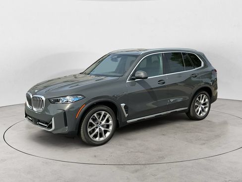 New 2026 BMW X5 xDrive40i w/ Premium Package AWD/4WD image 3