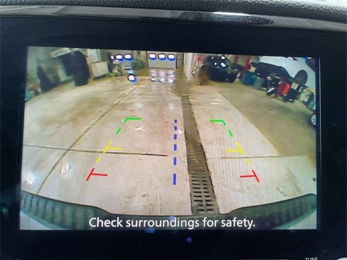 Used 2023 Nissan Titan SV w/ SV Convenience Package image 17