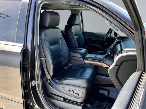Used 2017 Chevrolet Suburban Premier AWD/4WD image 16