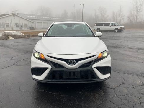 Used 2024 Toyota Camry SE image 7