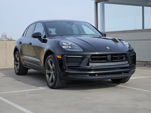Certified 2025 Porsche Macan image 10