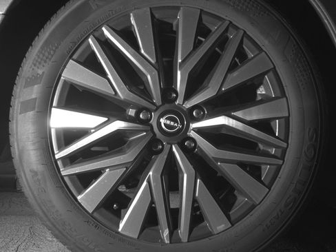 Used 2025 Nissan Altima 2.5 SV FWD image 15