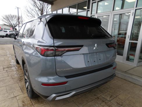 New 2026 Mitsubishi Outlander SE image 5