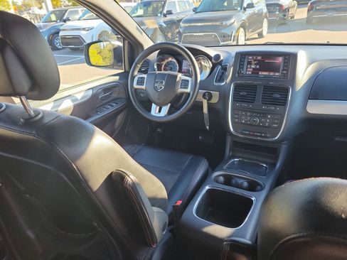 Used 2017 Dodge Grand Caravan GT image 13