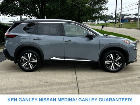 Used 2021 Nissan Rogue Platinum AWD/4WD image 2