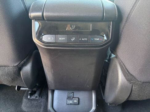 Used 2025 Toyota Highlander LE FWD image 25