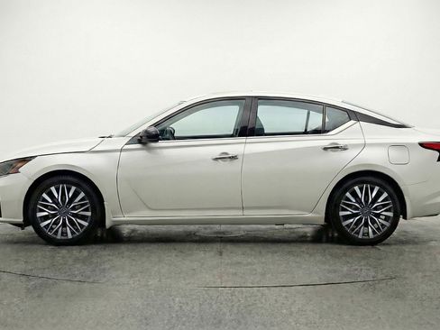 Used 2025 Nissan Altima 2.5 SV FWD image 5