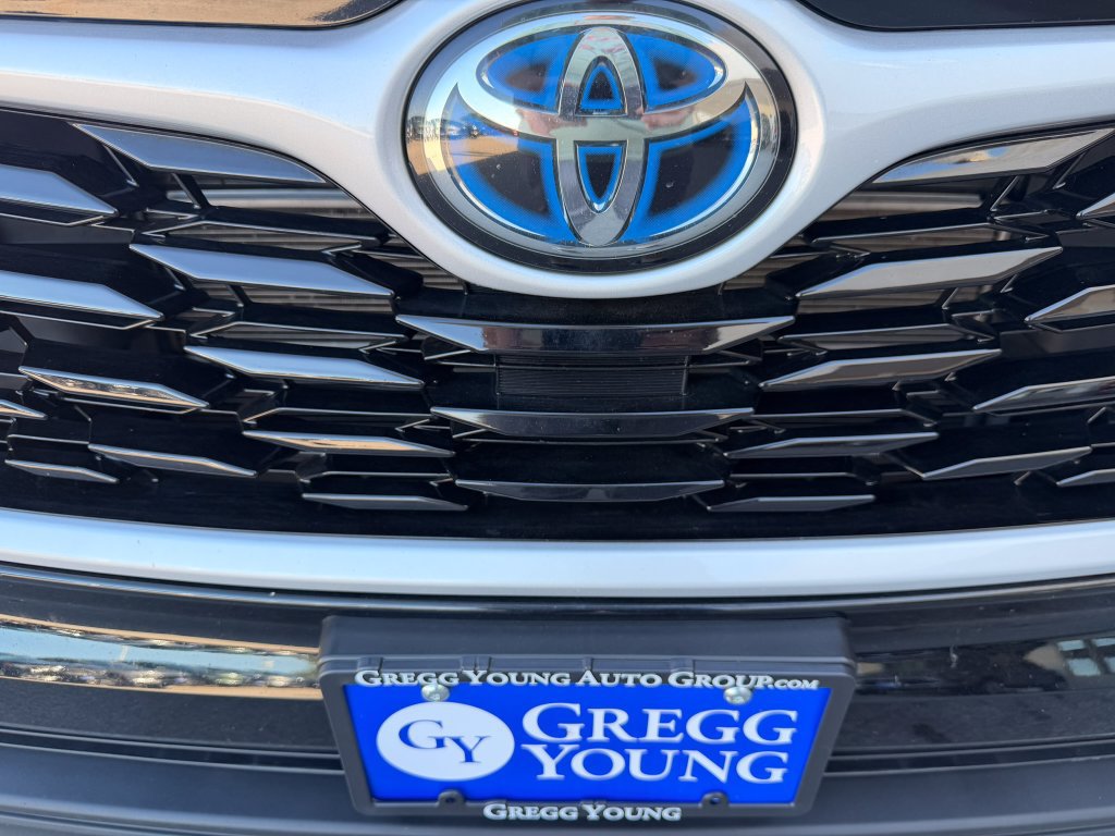 Used 2023 Toyota Highlander XLE AWD/4WD image 23