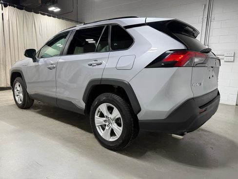 Used 2021 Toyota RAV4 XLE w/ Convenience Package AWD/4WD image 5