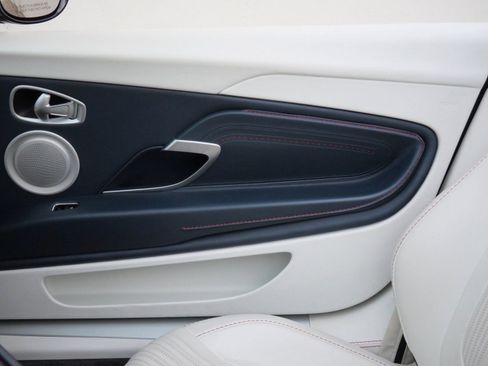 Used 2023 Aston Martin DB11 Volante image 20