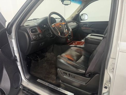 Used 2011 Chevrolet Avalanche LTZ image 16