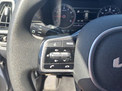 Used 2022 Kia Sorento LX FWD image 23