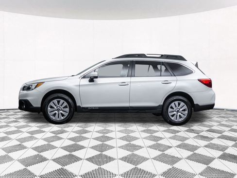 Used 2017 Subaru Outback 2.5i Premium image 7