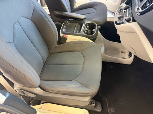 Used 2018 Chrysler Pacifica Touring Plus image 50