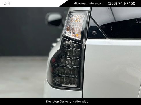 Used 2023 Lexus GX 460 Premium w/ Accessory Package image 15