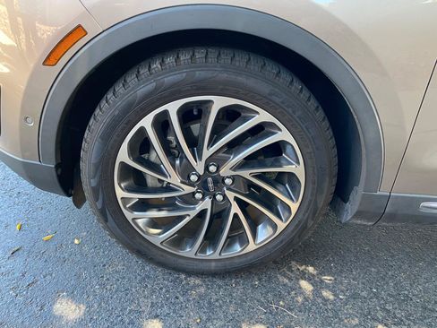 Used 2019 Lincoln Nautilus Reserve FWD image 22