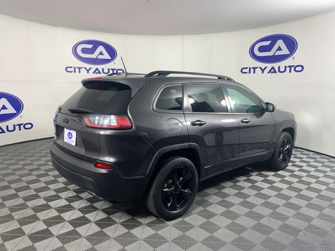 Used 2019 Jeep Cherokee Latitude Plus AWD/4WD image 3