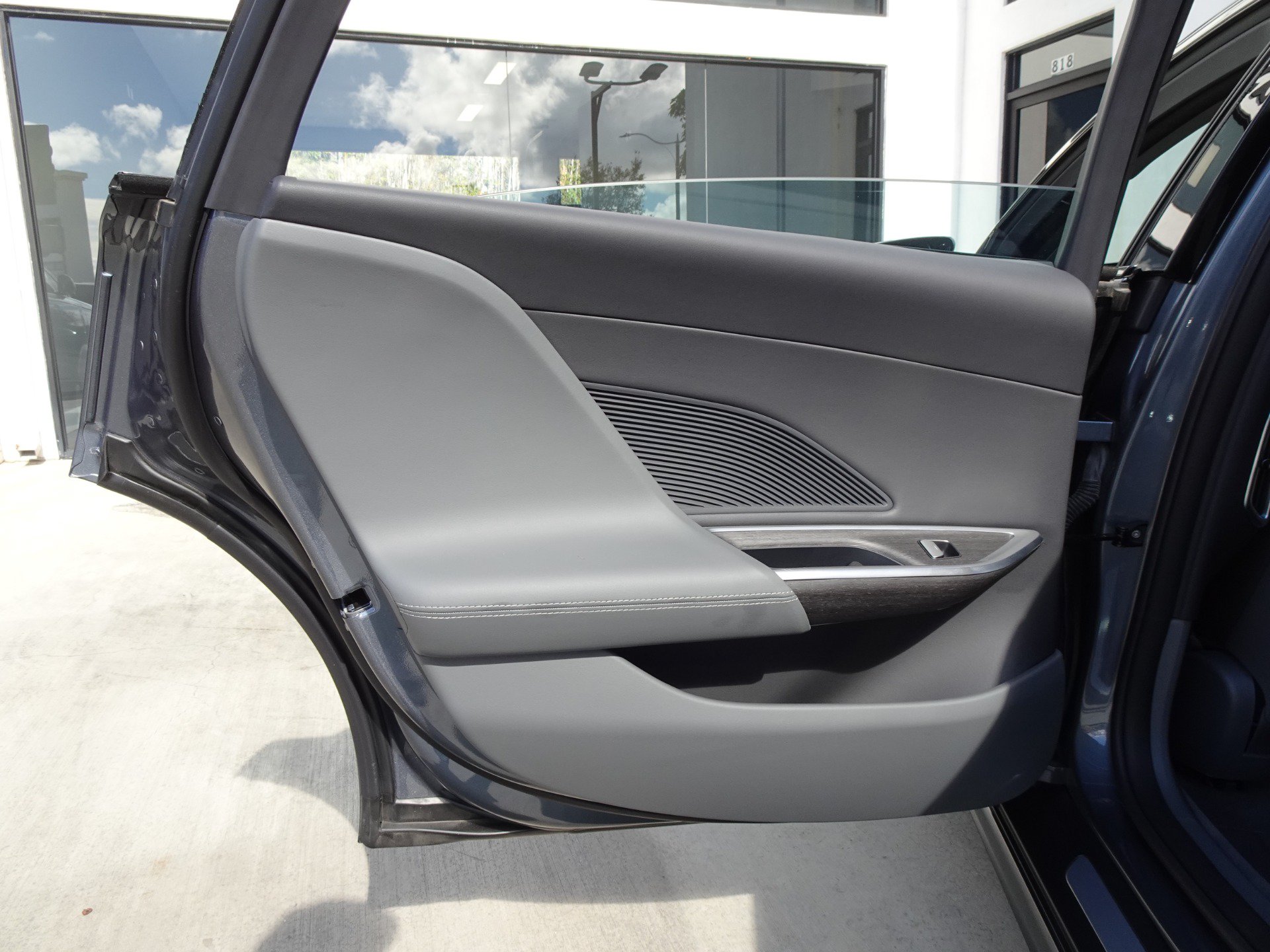 Used 2025 Lucid Air Touring AWD/4WD image 14