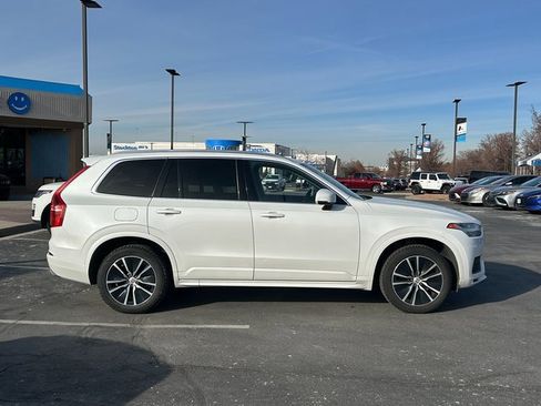 Used 2020 Volvo XC90 T6 Momentum image 2