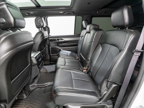 Used 2024 Jeep Wagoneer Series II image 34