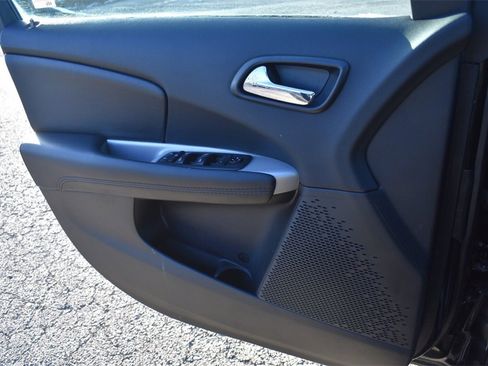 Used 2020 Dodge Journey SE w/ SE Popular Equipment Group image 34