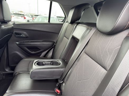 Used 2019 Chevrolet Trax LT w/ Sun & Sound Package image 33