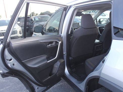Used 2022 Toyota RAV4 XLE w/ Convenience Package AWD/4WD image 19